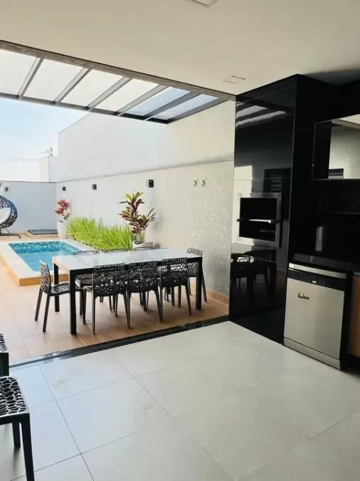 Casa Térrea à Venda com 3 quartos sendo 1 suíte, escritório e piscina privativa, 130m² em Sorocaba/SP no Condomínio Reserva Ipanema