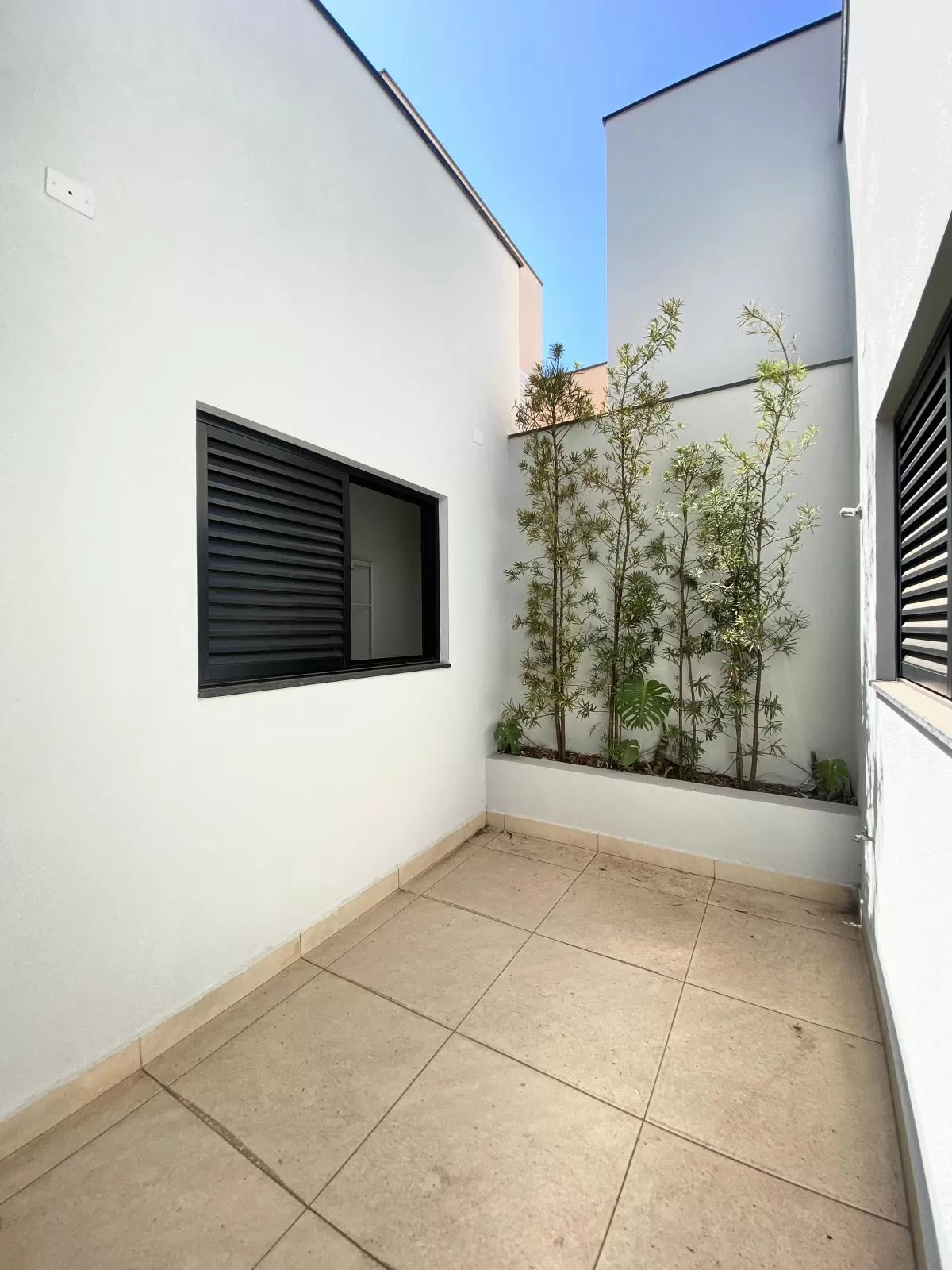 Casa Térrea à Venda com 3 quartos sendo 1 suíte e área gourmet com churrasqueira, 109m² em Sorocaba/SP no Condomínio Terras de São Francisco