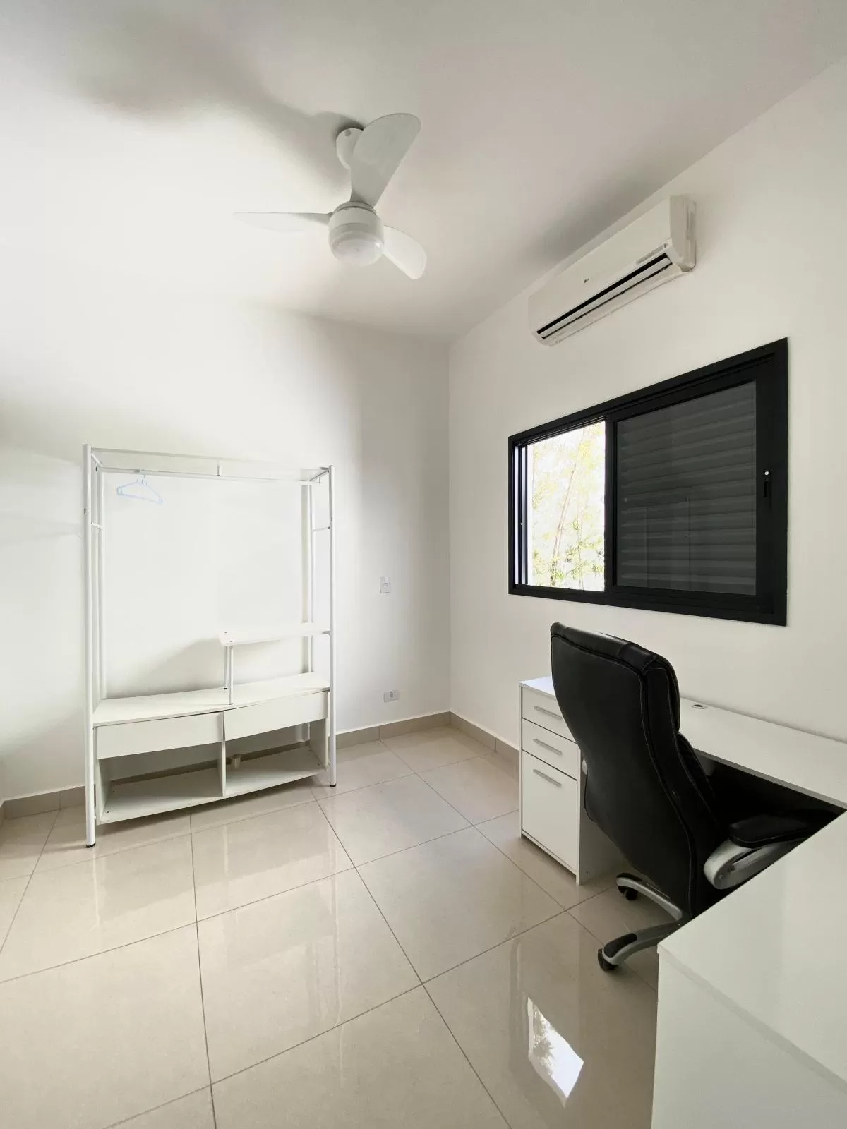 Casa Térrea à Venda com 3 quartos sendo 1 suíte e área gourmet com churrasqueira, 109m² em Sorocaba/SP no Condomínio Terras de São Francisco