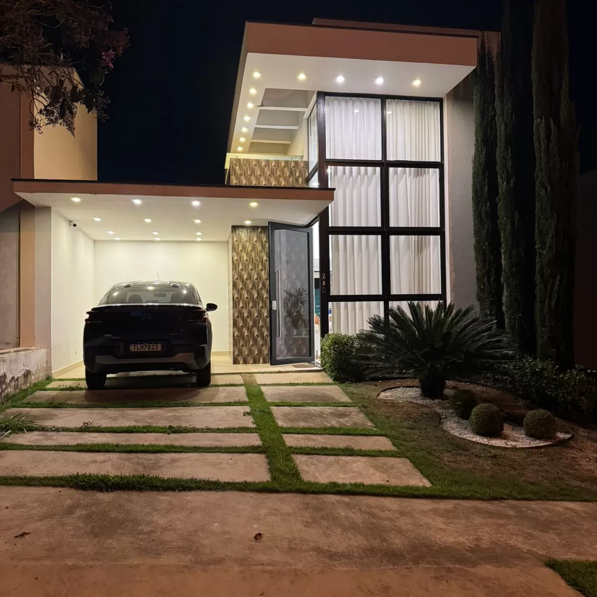 Casa Térrea à Venda com 3 quartos sendo 1 suíte e área gourmet com churrasqueira, 109m² em Sorocaba/SP no Condomínio Terras de São Francisco