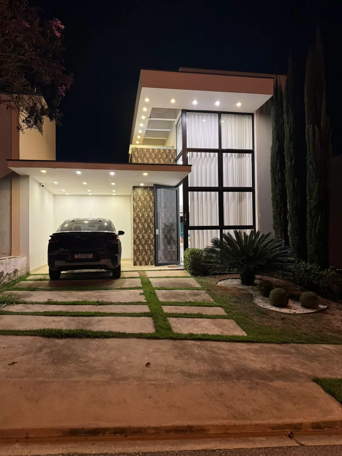 Casa Térrea à Venda com 3 quartos sendo 1 suíte e área gourmet com churrasqueira, 109m² em Sorocaba/SP no Condomínio Terras de São Francisco