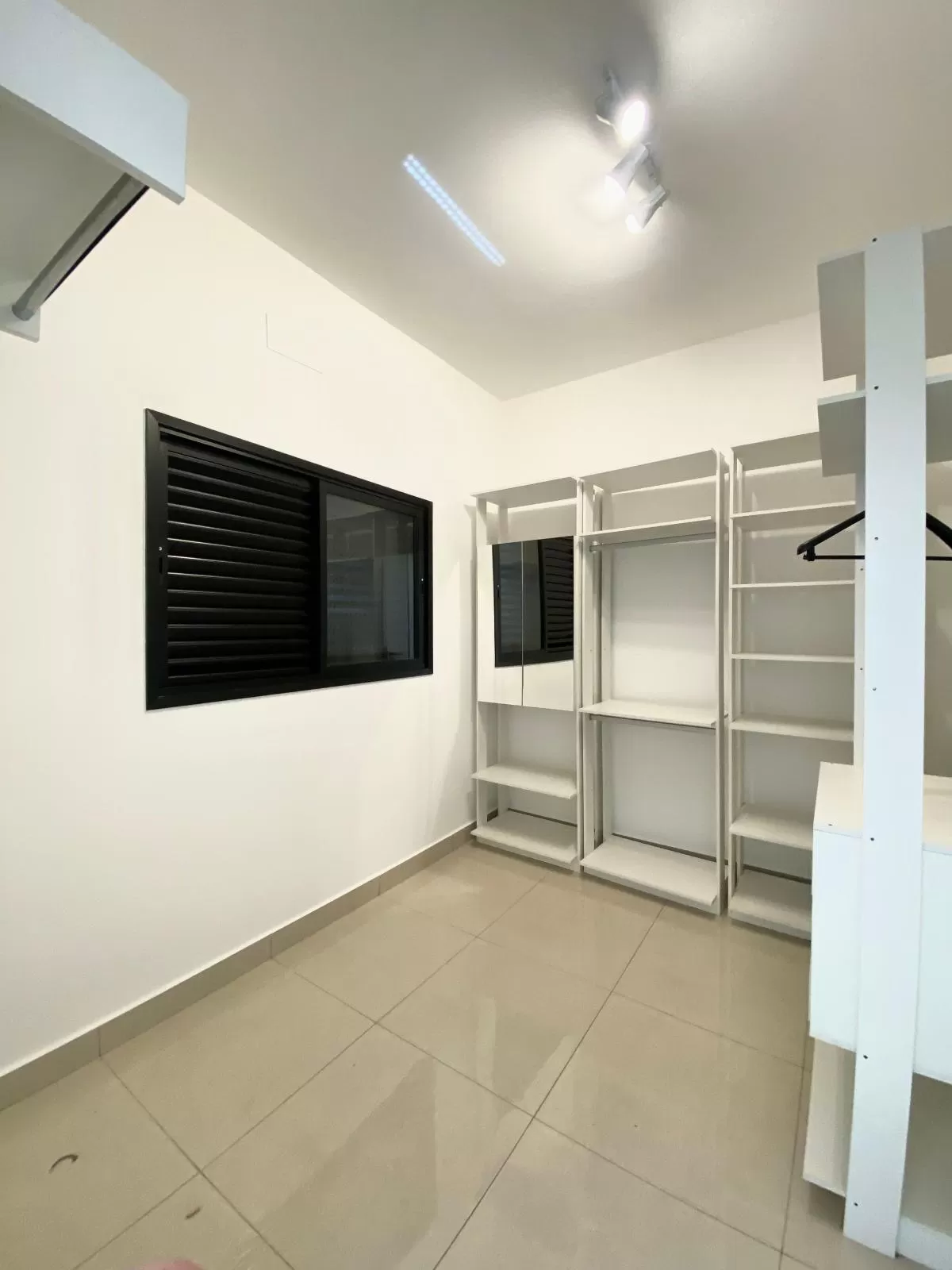 Casa Térrea à Venda com 3 quartos sendo 1 suíte e área gourmet com churrasqueira, 109m² em Sorocaba/SP no Condomínio Terras de São Francisco