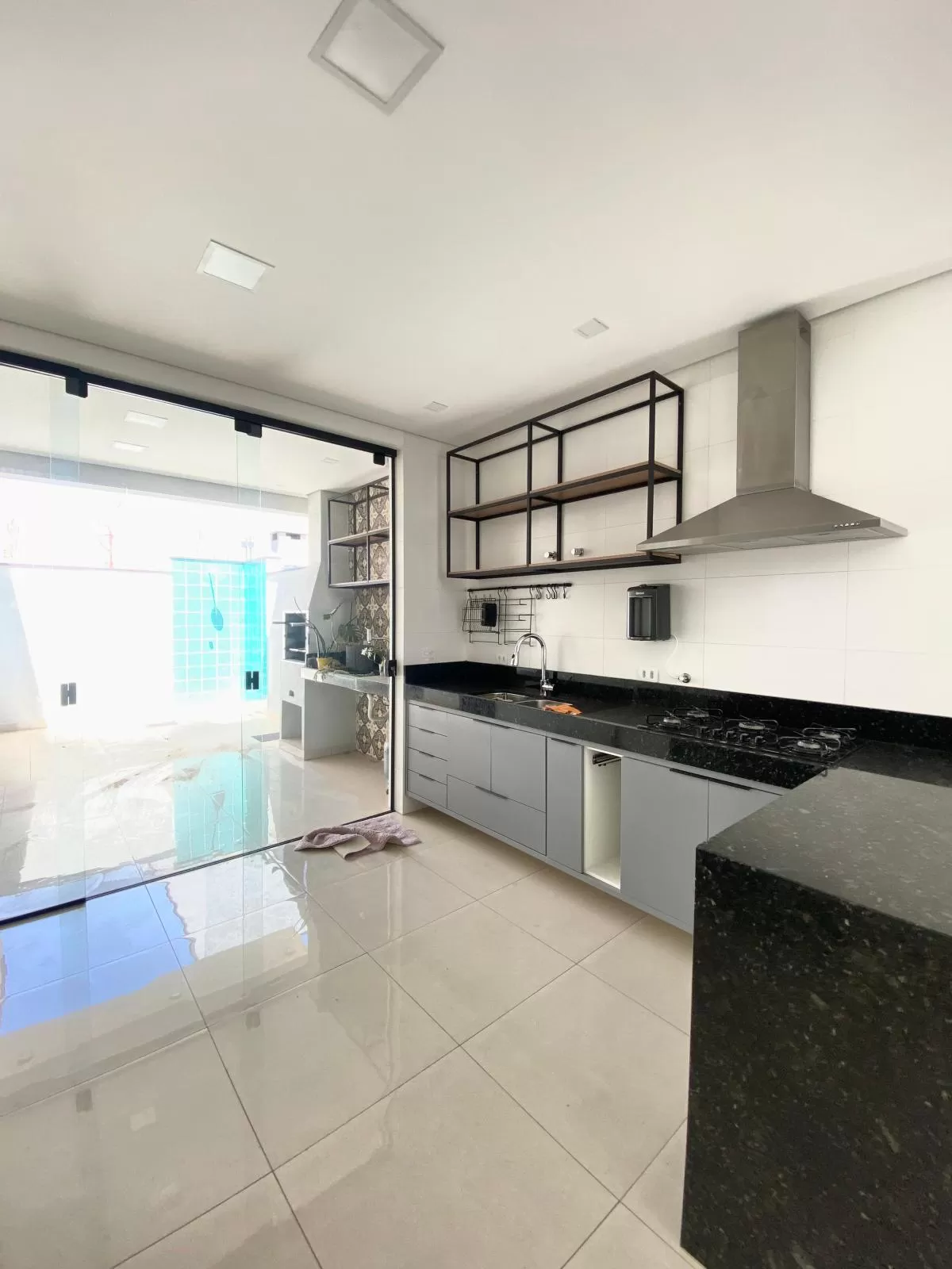 Casa Térrea à Venda com 3 quartos sendo 1 suíte e área gourmet com churrasqueira, 109m² em Sorocaba/SP no Condomínio Terras de São Francisco