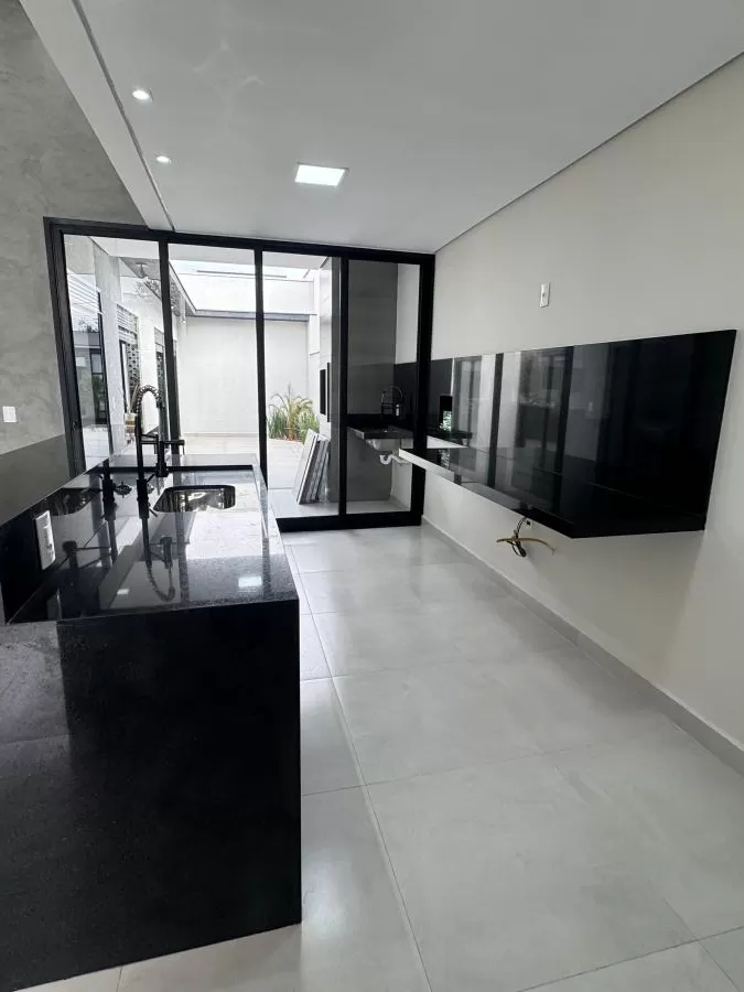 Casa Térrea à Venda com 3 dormitórios sendo 1 suíte e escritório, 140m² em Sorocaba/SP no Condomínio Reserva Ipanema