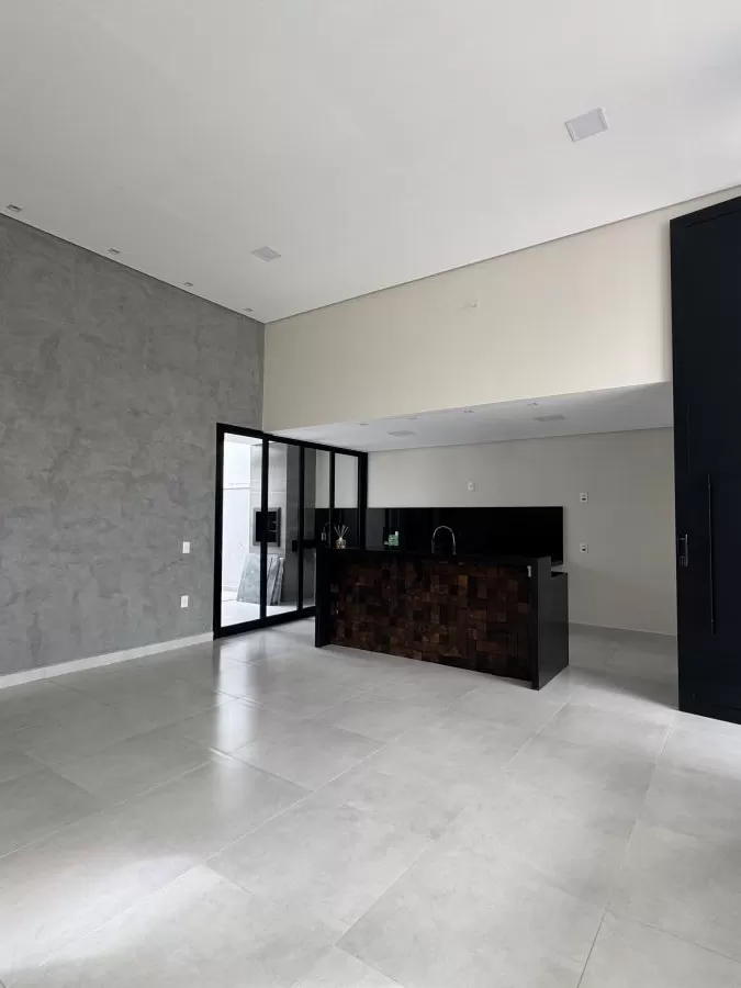 Casa Térrea à Venda com 3 dormitórios sendo 1 suíte e escritório, 140m² em Sorocaba/SP no Condomínio Reserva Ipanema