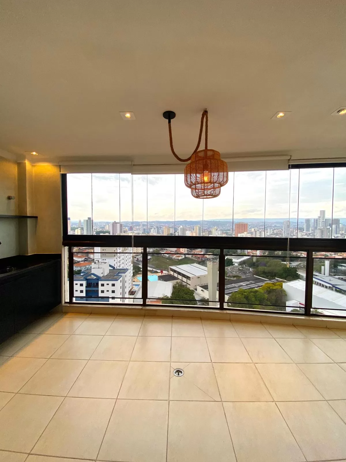 Apartamento com Vista Panorâmica à Venda com 3 dormitórios sendo 1 suíte, área gourmet com churrasqueira, 105m² em Sorocaba/SP no Condomínio Costta Blanca Residence