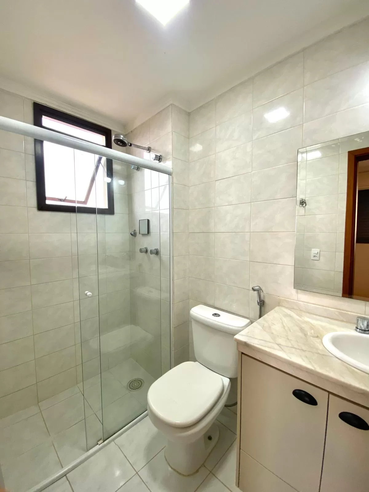 Apartamento com Vista Panorâmica à Venda com 3 dormitórios sendo 1 suíte, área gourmet com churrasqueira, 105m² em Sorocaba/SP no Condomínio Costta Blanca Residence