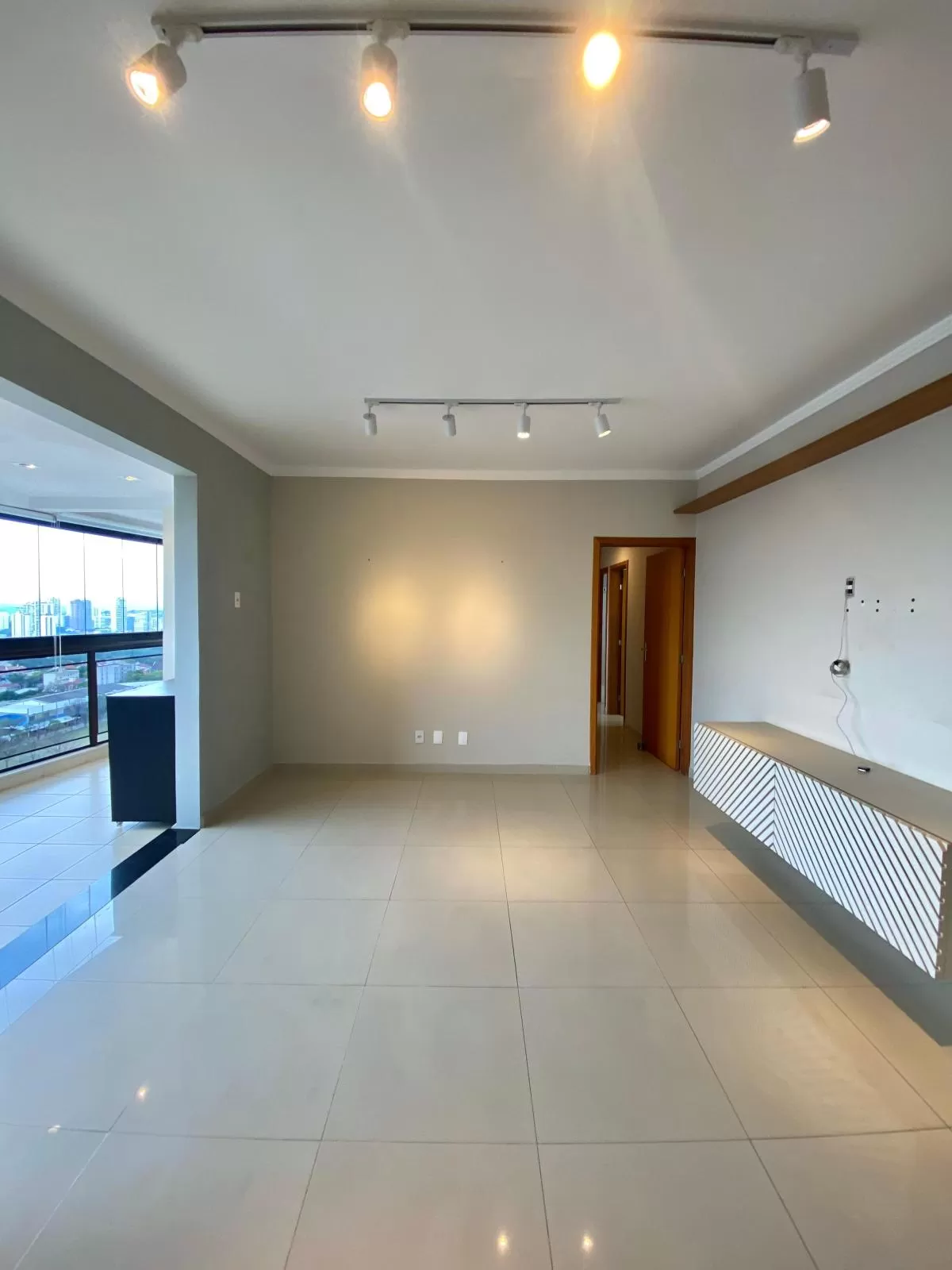 Apartamento com Vista Panorâmica à Venda com 3 dormitórios sendo 1 suíte, área gourmet com churrasqueira, 105m² em Sorocaba/SP no Condomínio Costta Blanca Residence