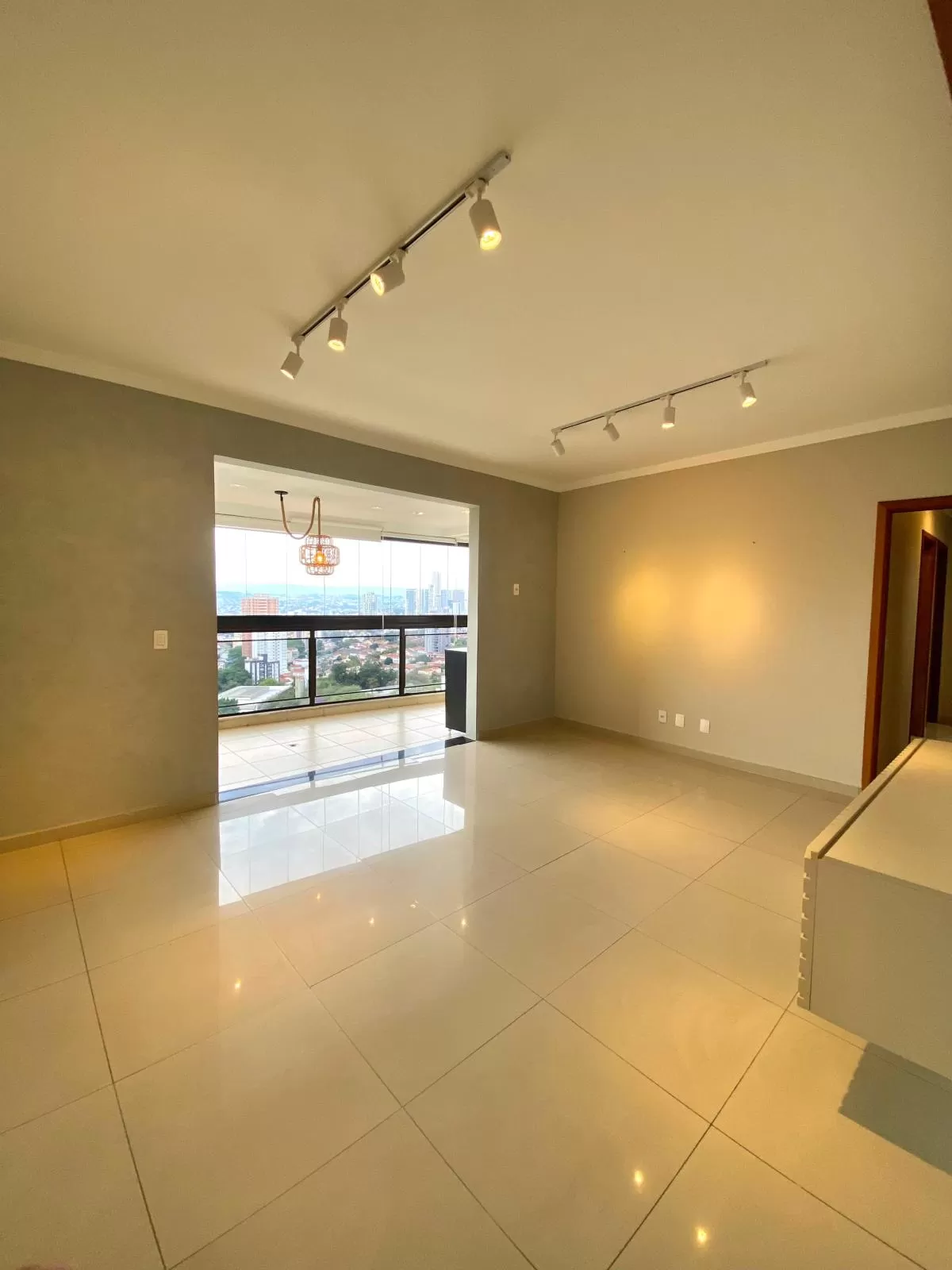 Apartamento com Vista Panorâmica à Venda com 3 dormitórios sendo 1 suíte, área gourmet com churrasqueira, 105m² em Sorocaba/SP no Condomínio Costta Blanca Residence