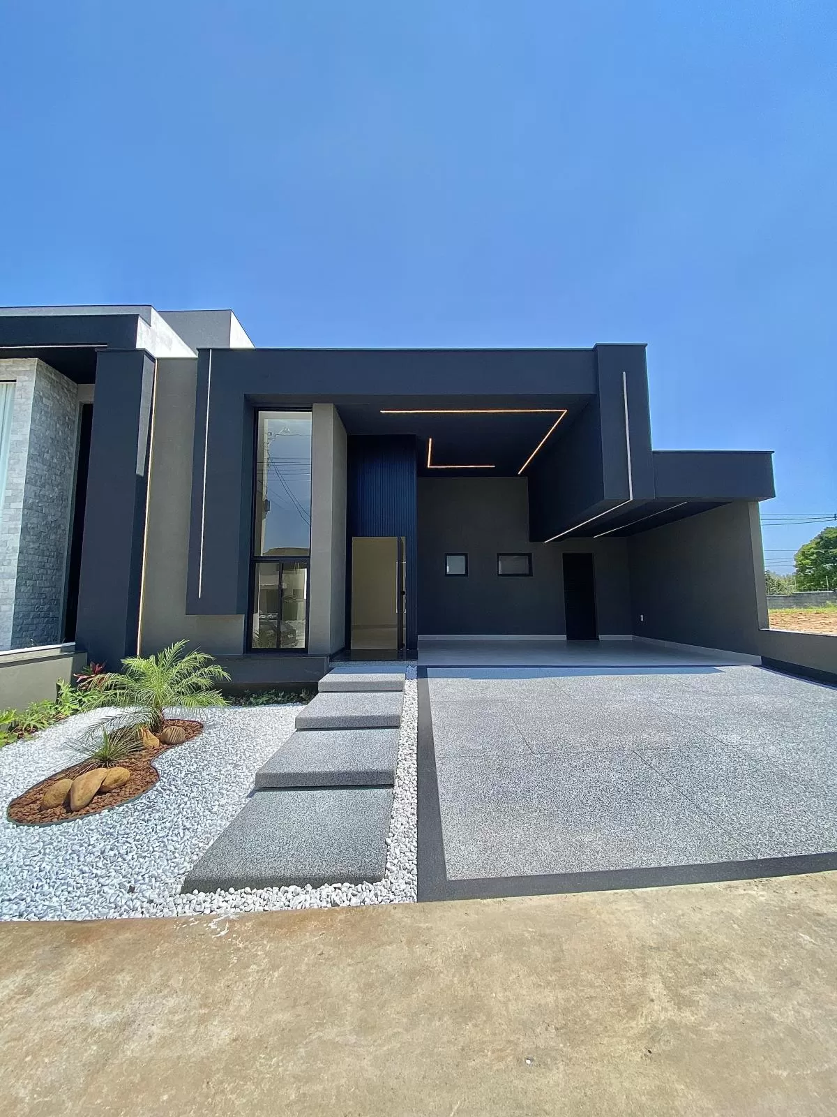 Casa Térrea à Venda com 3 suítes, escritório e área gourmet com piscina e cascata, 4 vagas de garagem - 185m² no Condomínio Pampulha Jardim Residencial em Sorocaba/SP