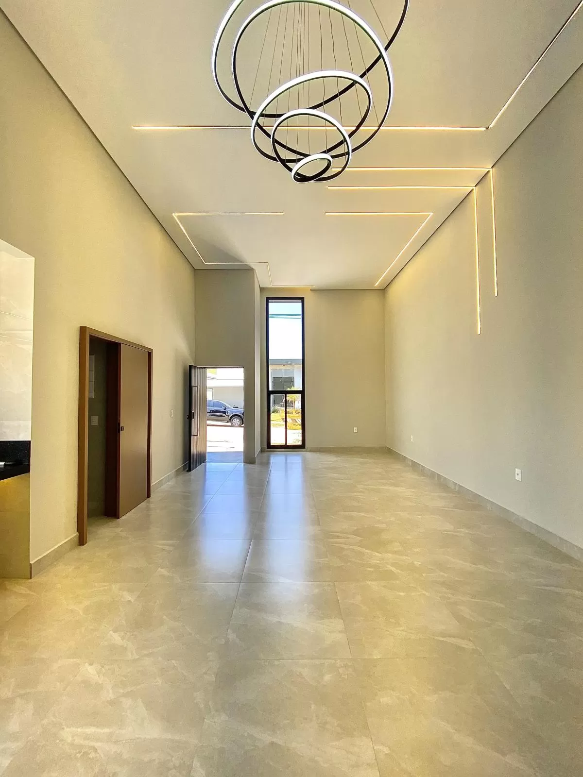 Casa Térrea à Venda com 3 suítes, escritório e área gourmet com piscina e cascata, 4 vagas de garagem - 185m² no Condomínio Pampulha Jardim Residencial em Sorocaba/SP