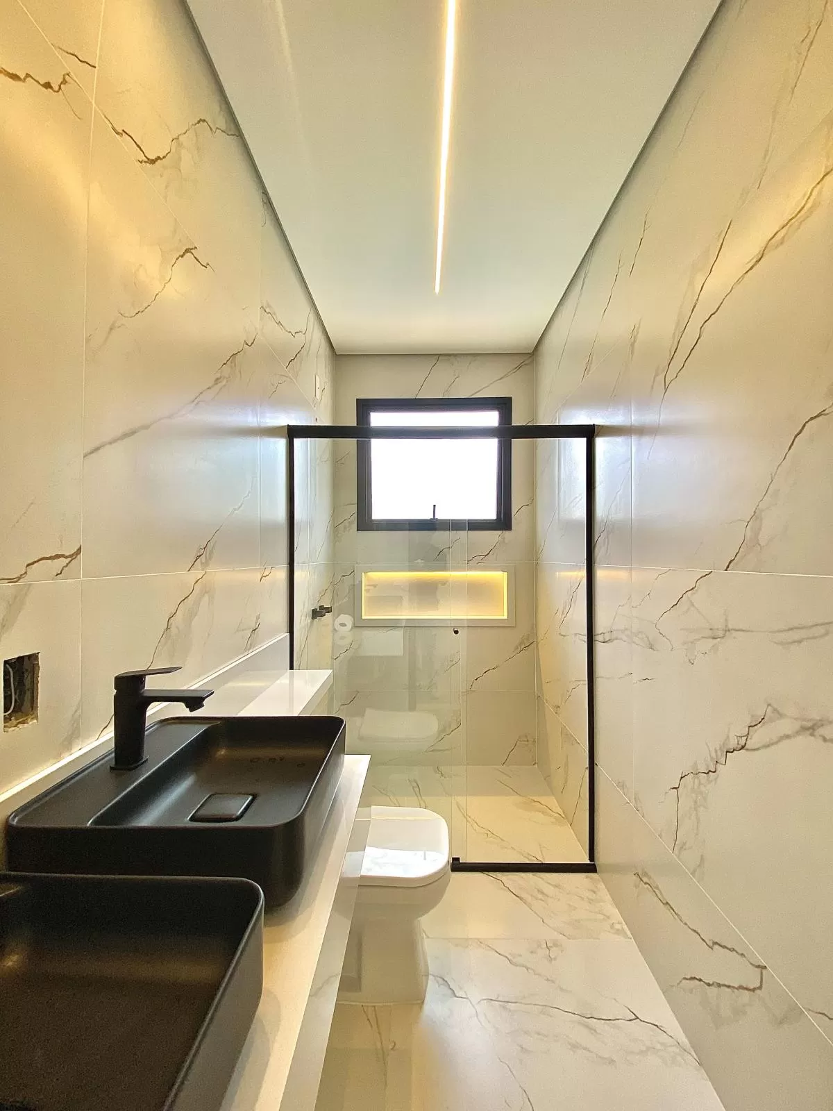 Casa Térrea à Venda com 3 suítes, escritório e área gourmet com piscina e cascata, 4 vagas de garagem - 185m² no Condomínio Pampulha Jardim Residencial em Sorocaba/SP