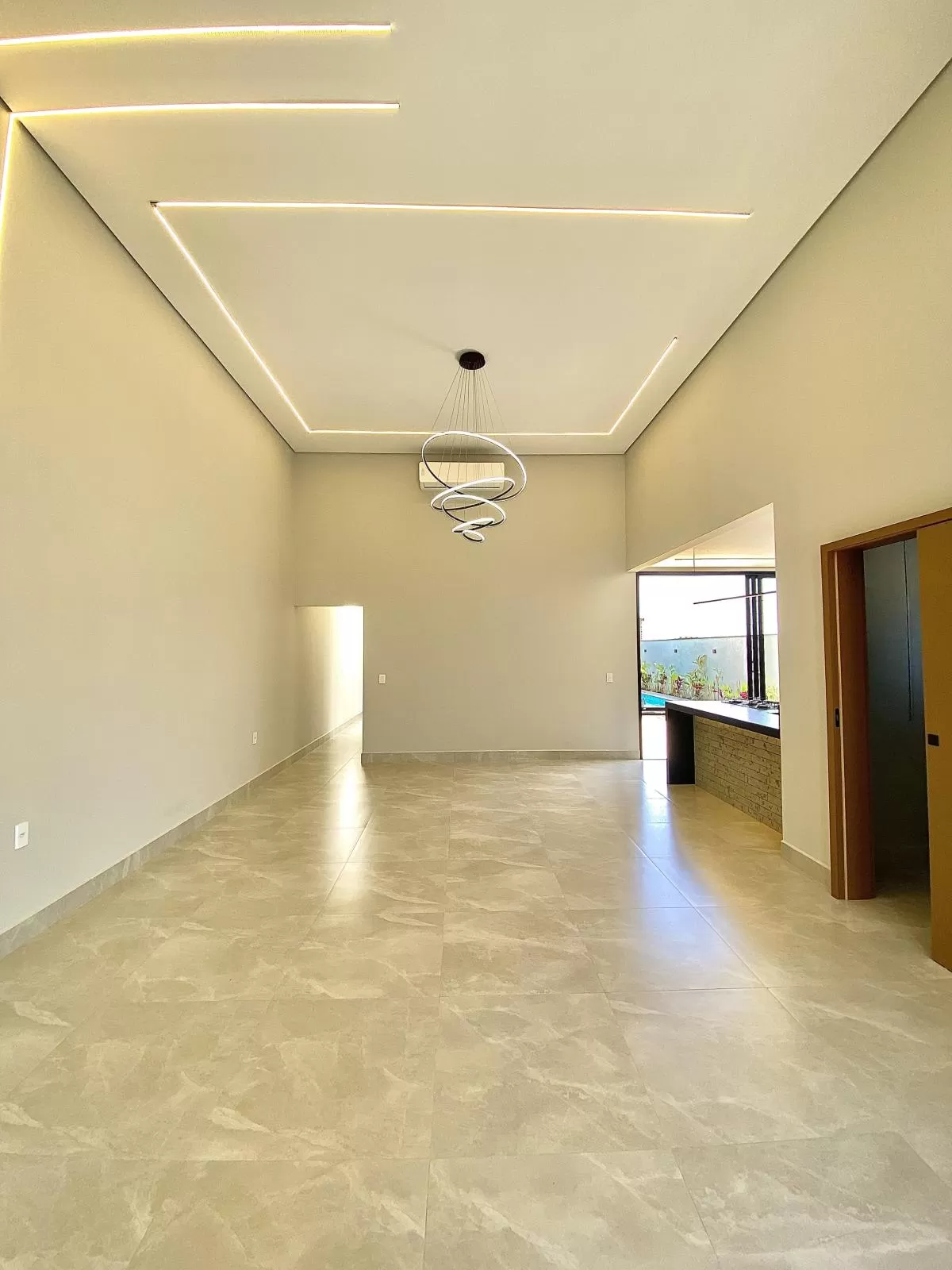 Casa Térrea à Venda com 3 suítes, escritório e área gourmet com piscina e cascata, 4 vagas de garagem - 185m² no Condomínio Pampulha Jardim Residencial em Sorocaba/SP