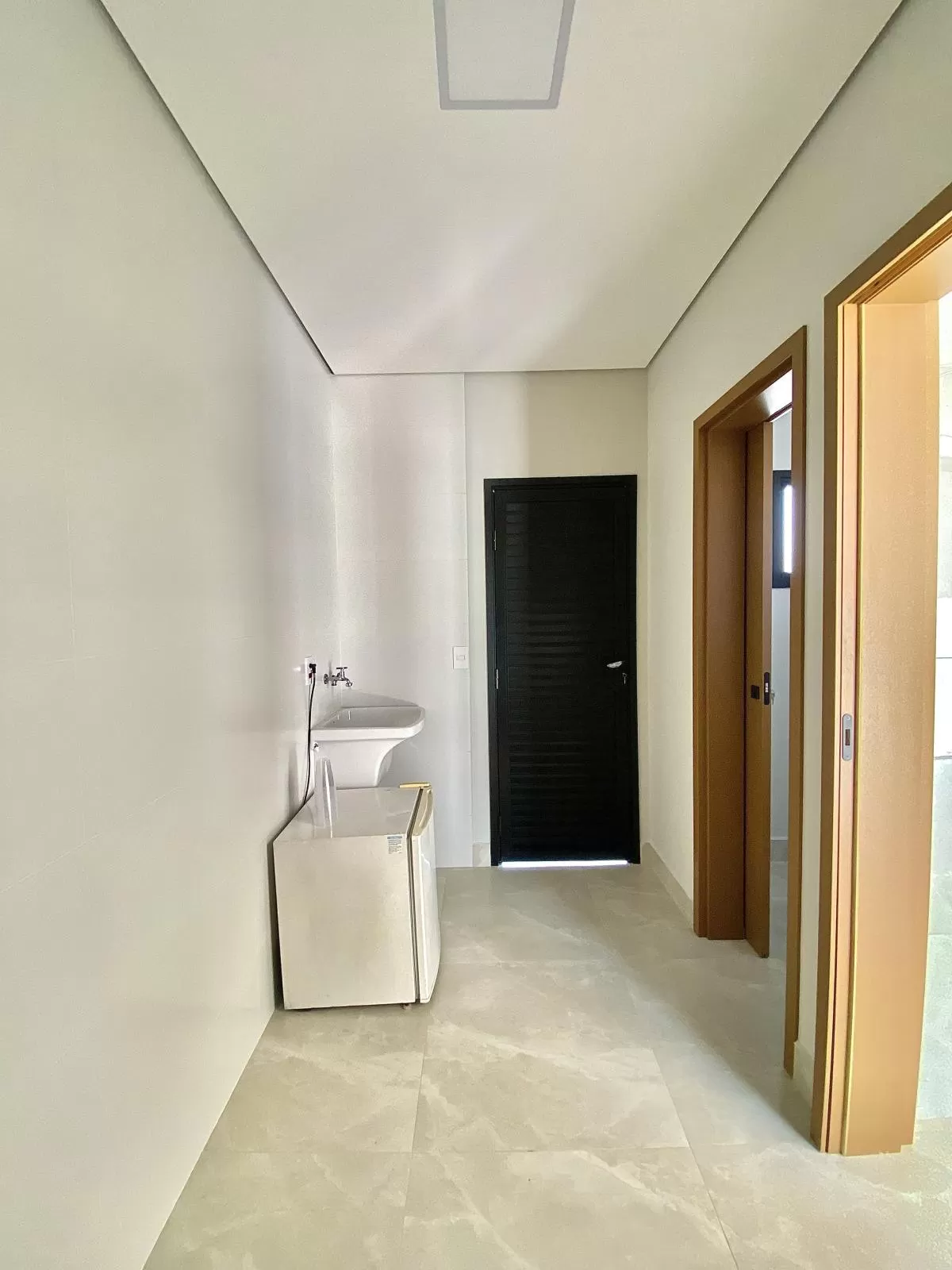 Casa Térrea à Venda com 3 suítes, escritório e área gourmet com piscina e cascata, 4 vagas de garagem - 185m² no Condomínio Pampulha Jardim Residencial em Sorocaba/SP