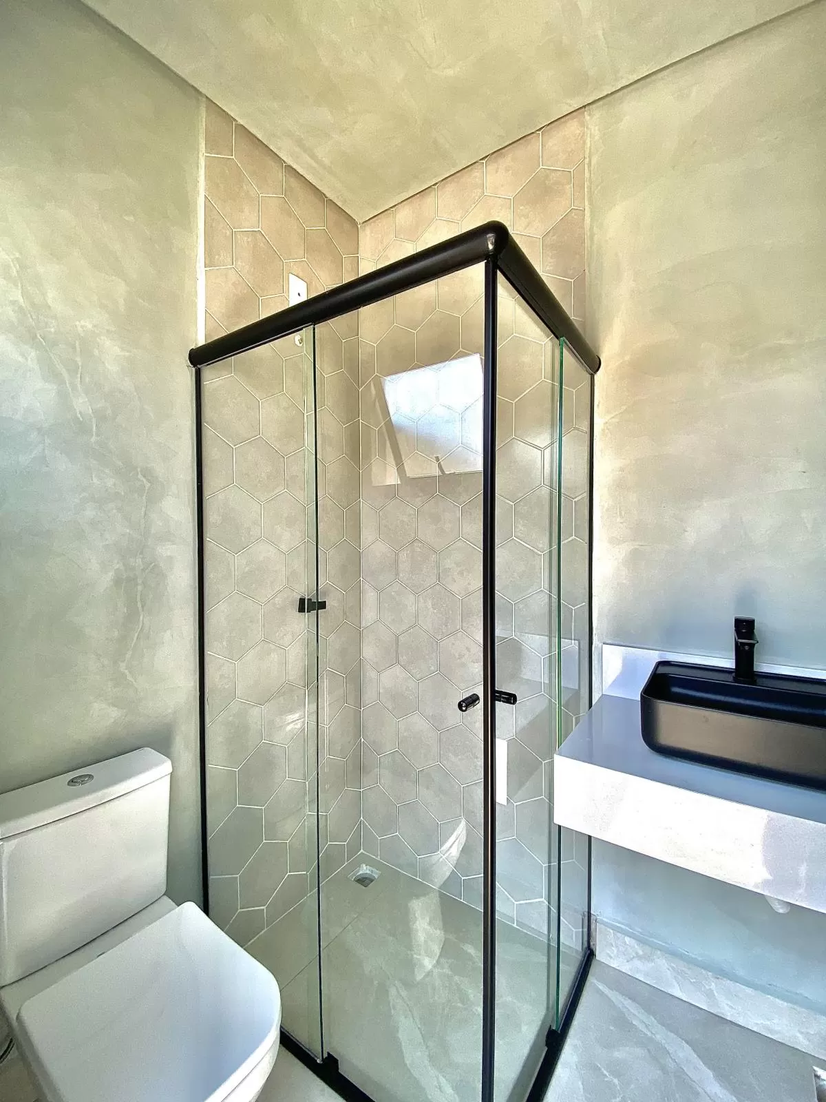 Casa Térrea à Venda com 3 suítes, escritório e área gourmet com piscina e cascata, 4 vagas de garagem - 185m² no Condomínio Pampulha Jardim Residencial em Sorocaba/SP