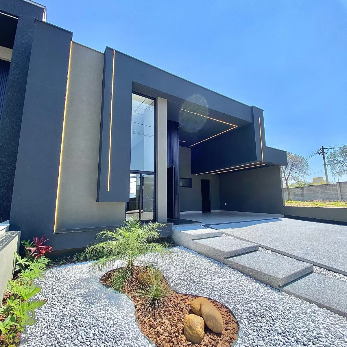 Casa Térrea à Venda com 3 suítes, escritório e área gourmet com piscina e cascata, 4 vagas de garagem - 185m² no Condomínio Pampulha Jardim Residencial em Sorocaba/SP