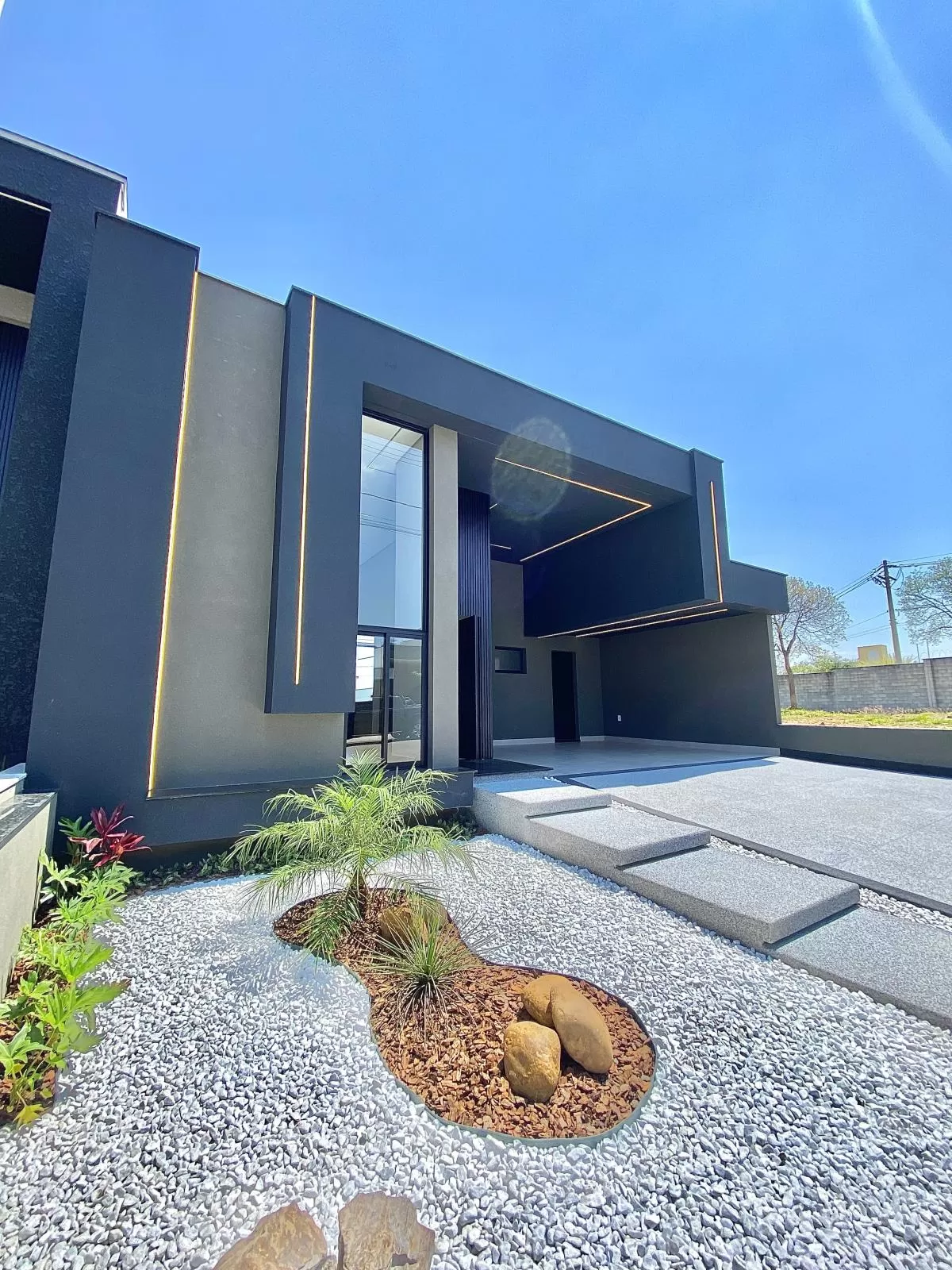 Casa Térrea à Venda com 3 suítes, escritório e área gourmet com piscina e cascata, 4 vagas de garagem - 185m² no Condomínio Pampulha Jardim Residencial em Sorocaba/SP