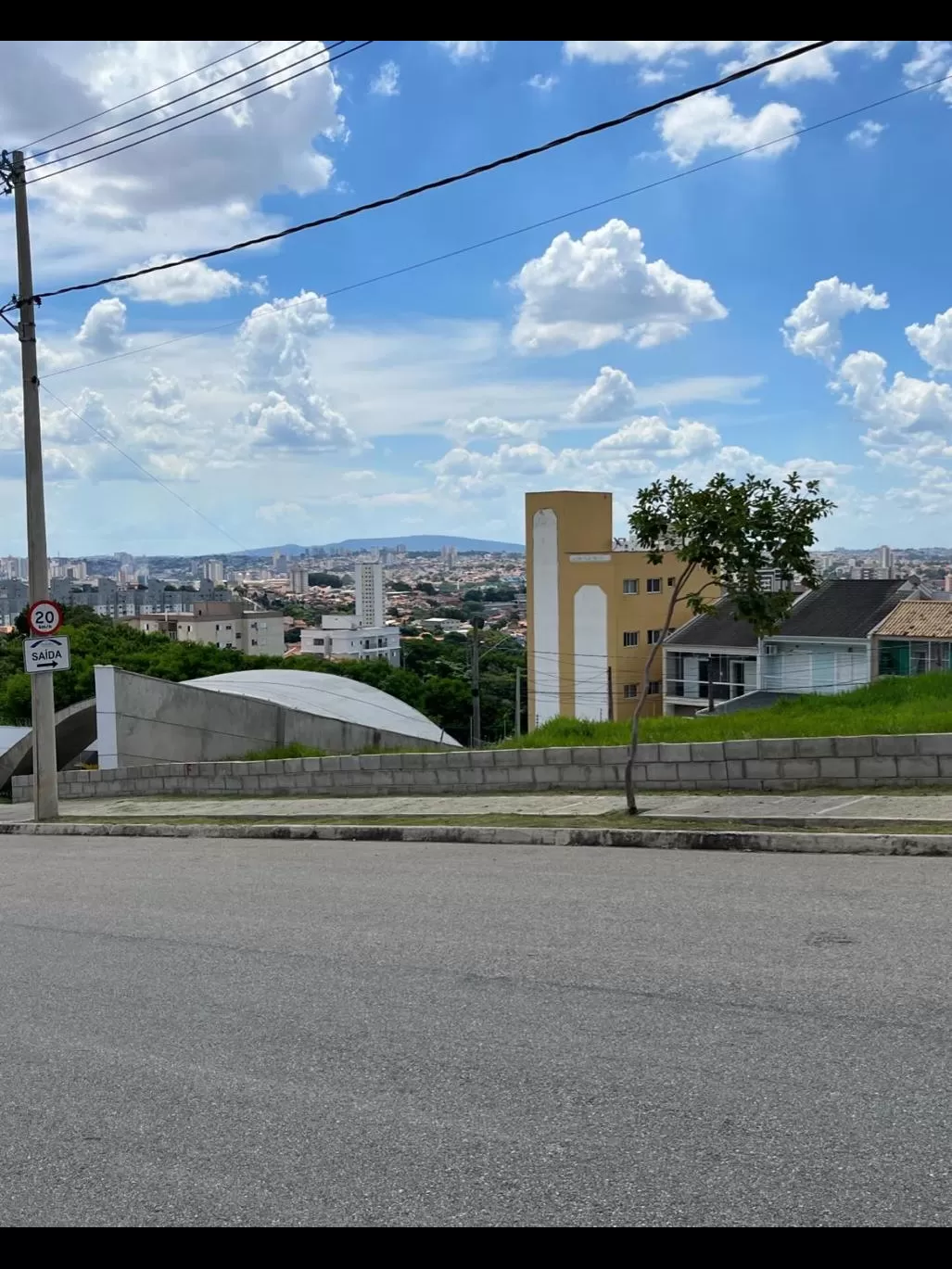 Terreno à Venda Ao Lado da Portaria com ótima topografia, 300m² no Condomínio Pampulha em Sorocaba/SP
