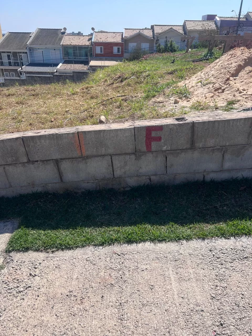 Terreno à Venda Ao Lado da Portaria com ótima topografia, 300m² no Condomínio Pampulha em Sorocaba/SP
