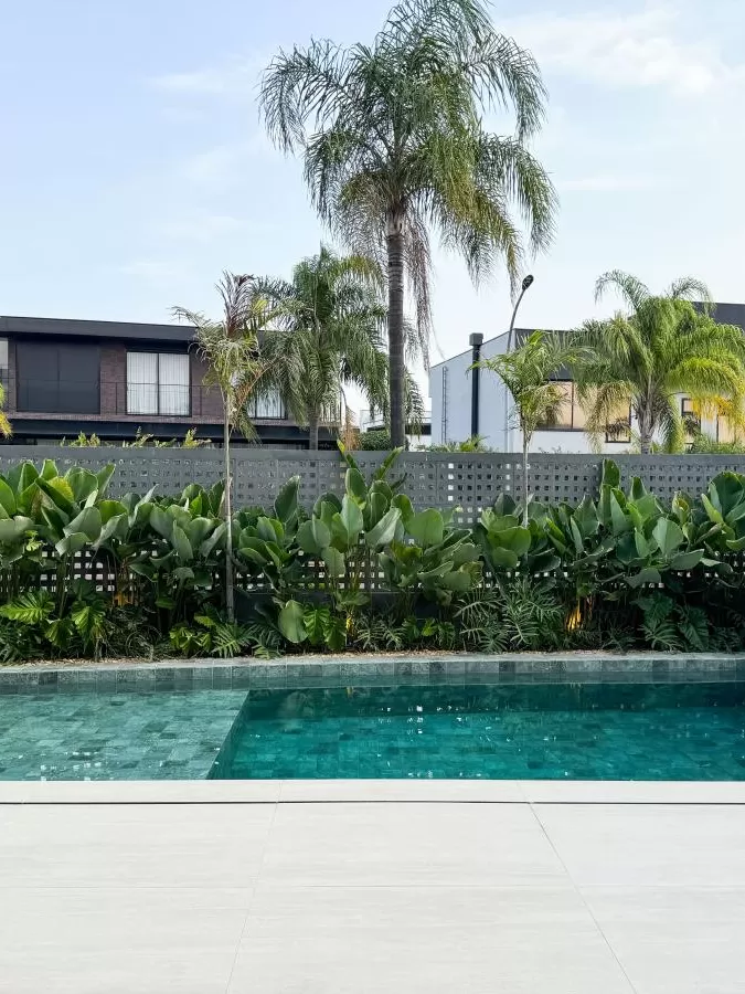 Casa Mobiliada à Venda com 4 suítes e área gourmet completa com piscina, 400m² no Condomínio Alphaville Nova Esplanada 4 em Votorantim/SP