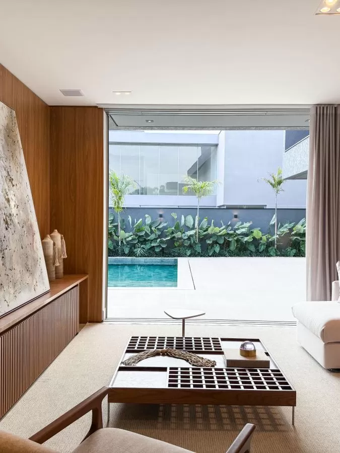 Casa Mobiliada à Venda com 4 suítes e área gourmet completa com piscina, 400m² no Condomínio Alphaville Nova Esplanada 4 em Votorantim/SP