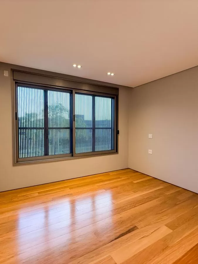 Casa Mobiliada à Venda com 4 suítes e área gourmet completa com piscina, 400m² no Condomínio Alphaville Nova Esplanada 4 em Votorantim/SP