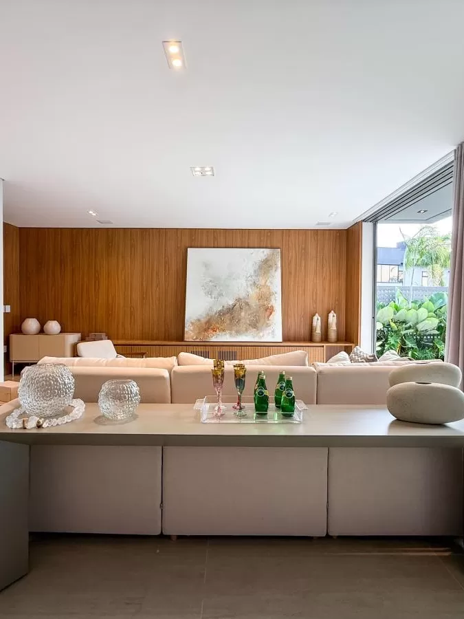 Casa Mobiliada à Venda com 4 suítes e área gourmet completa com piscina, 400m² no Condomínio Alphaville Nova Esplanada 4 em Votorantim/SP