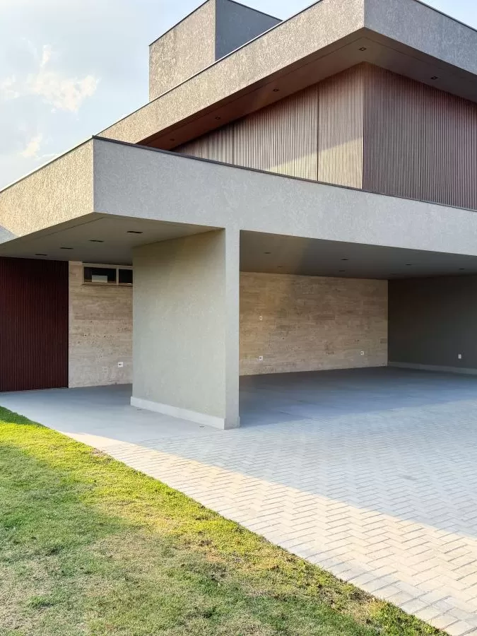 Casa Mobiliada à Venda com 4 suítes e área gourmet completa com piscina, 400m² no Condomínio Alphaville Nova Esplanada 4 em Votorantim/SP