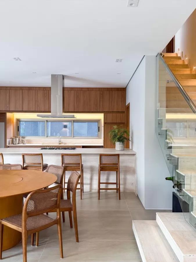 Casa Mobiliada à Venda com 4 suítes e área gourmet completa com piscina, 400m² no Condomínio Alphaville Nova Esplanada 4 em Votorantim/SP