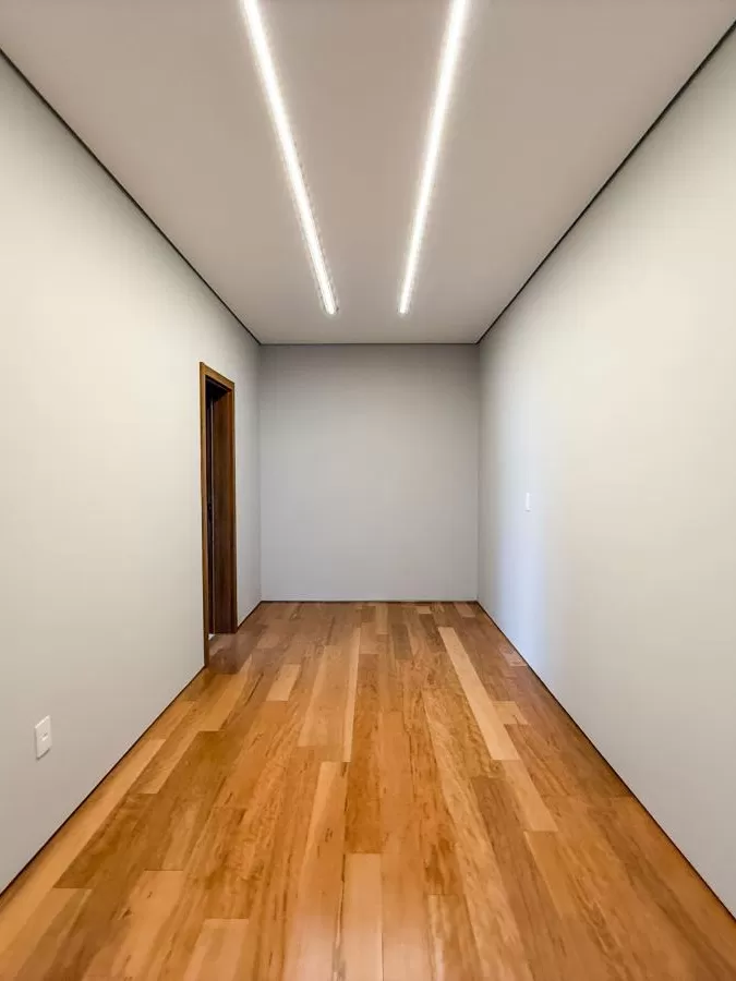 Casa Mobiliada à Venda com 4 suítes e área gourmet completa com piscina, 400m² no Condomínio Alphaville Nova Esplanada 4 em Votorantim/SP