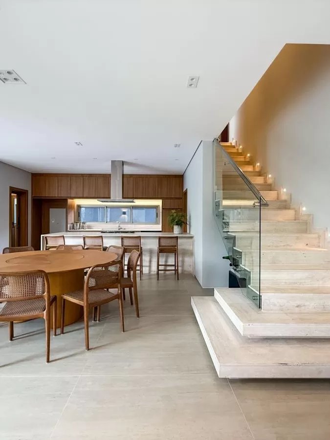 Casa Mobiliada à Venda com 4 suítes e área gourmet completa com piscina, 400m² no Condomínio Alphaville Nova Esplanada 4 em Votorantim/SP