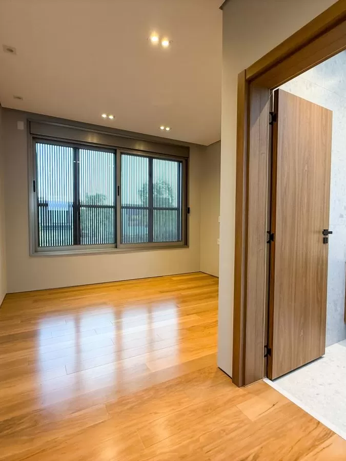 Casa Mobiliada à Venda com 4 suítes e área gourmet completa com piscina, 400m² no Condomínio Alphaville Nova Esplanada 4 em Votorantim/SP