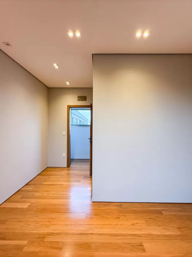 Casa Mobiliada à Venda com 4 suítes e área gourmet completa com piscina, 400m² no Condomínio Alphaville Nova Esplanada 4 em Votorantim/SP