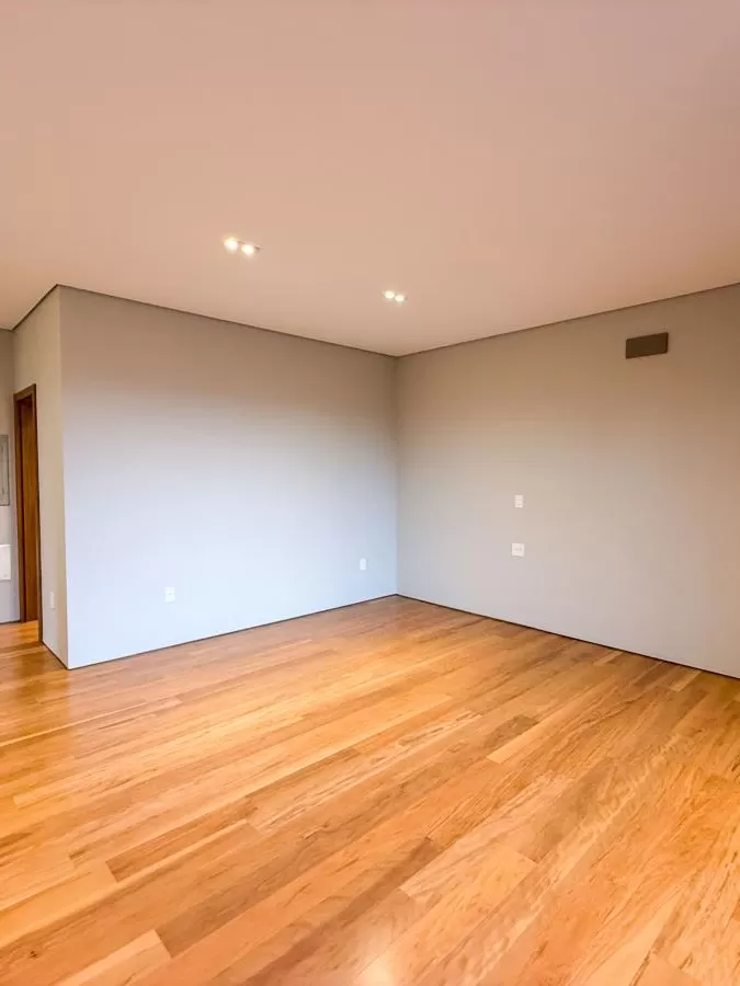 Casa Mobiliada à Venda com 4 suítes e área gourmet completa com piscina, 400m² no Condomínio Alphaville Nova Esplanada 4 em Votorantim/SP