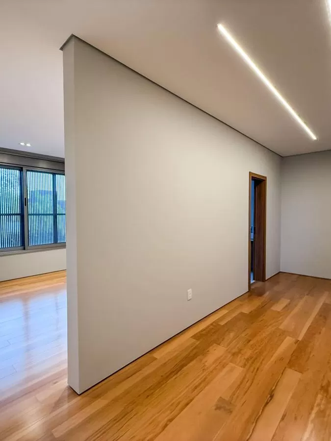 Casa Mobiliada à Venda com 4 suítes e área gourmet completa com piscina, 400m² no Condomínio Alphaville Nova Esplanada 4 em Votorantim/SP