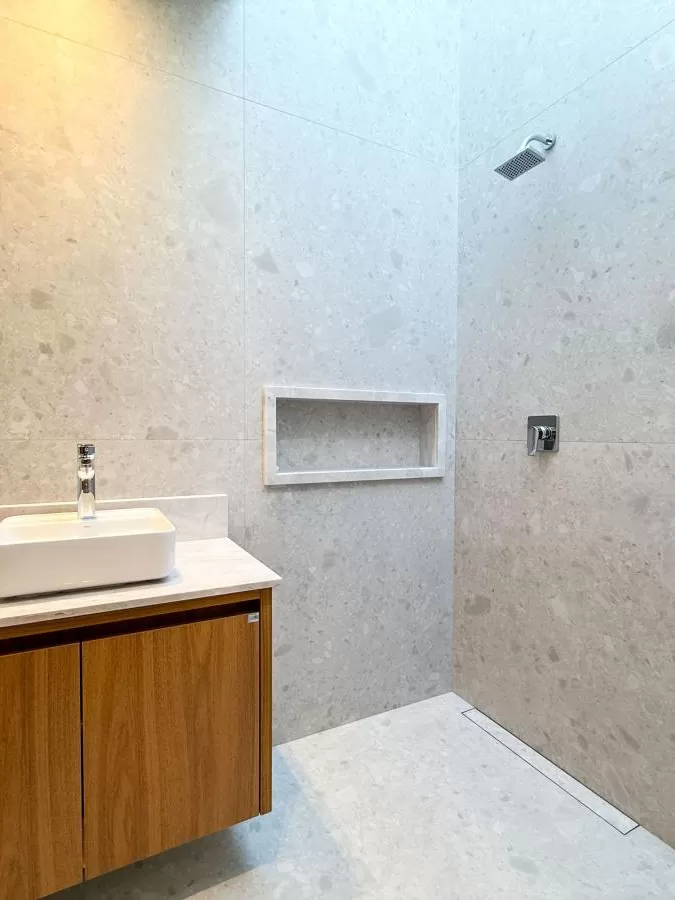 Casa Mobiliada à Venda com 4 suítes e área gourmet completa com piscina, 400m² no Condomínio Alphaville Nova Esplanada 4 em Votorantim/SP