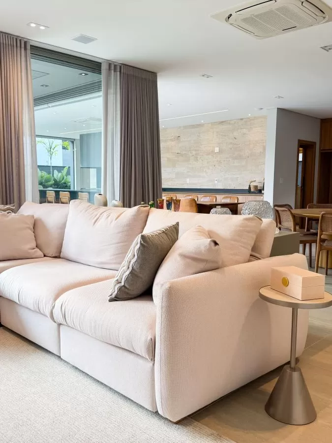 Casa Mobiliada à Venda com 4 suítes e área gourmet completa com piscina, 400m² no Condomínio Alphaville Nova Esplanada 4 em Votorantim/SP