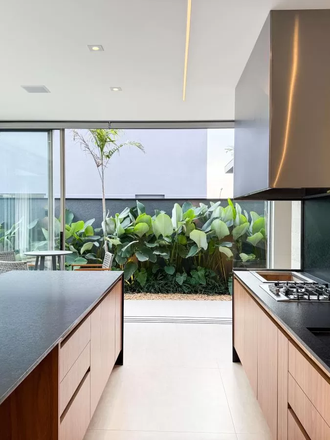 Casa Mobiliada à Venda com 4 suítes e área gourmet completa com piscina, 400m² no Condomínio Alphaville Nova Esplanada 4 em Votorantim/SP