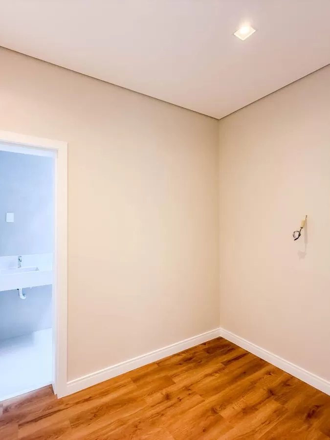 Casa de Alto Padrão à Venda com 5 suítes e área gourmet com piscina, 407m² no Condomínio Alphaville Nova Esplanada em Votorantim/SP