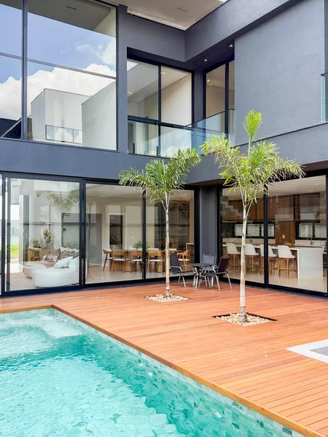 Casa de Alto Padrão à Venda com 5 suítes e área gourmet com piscina, 407m² no Condomínio Alphaville Nova Esplanada em Votorantim/SP