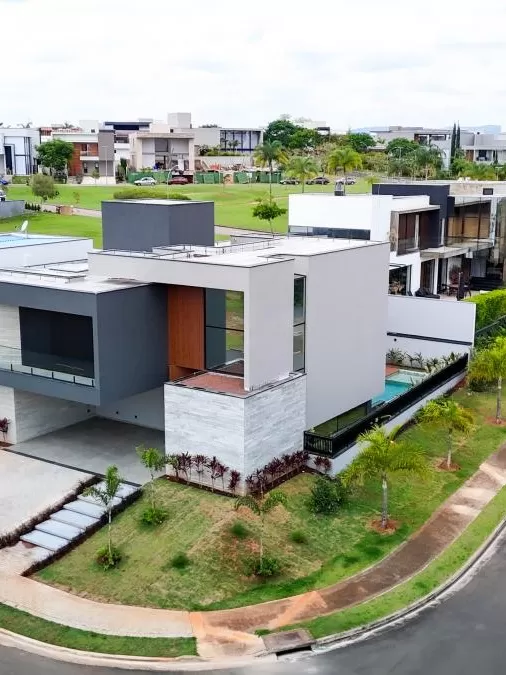 Casa de Alto Padrão à Venda com 5 suítes e área gourmet com piscina, 407m² no Condomínio Alphaville Nova Esplanada em Votorantim/SP