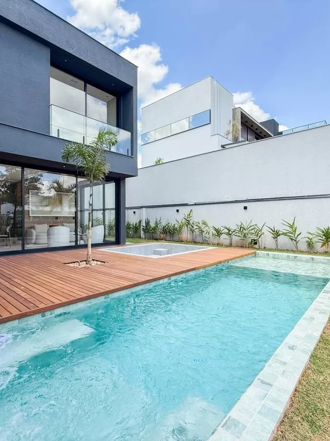 Casa de Alto Padrão à Venda com 5 suítes e área gourmet com piscina, 407m² no Condomínio Alphaville Nova Esplanada em Votorantim/SP