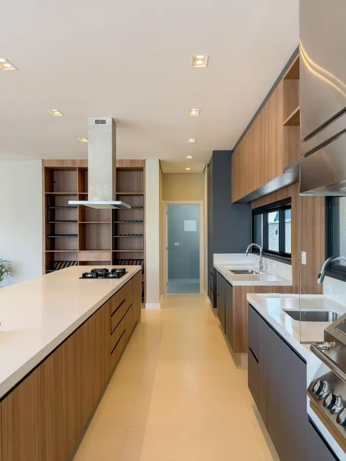 Casa de Alto Padrão à Venda com 5 suítes e área gourmet com piscina, 407m² no Condomínio Alphaville Nova Esplanada em Votorantim/SP