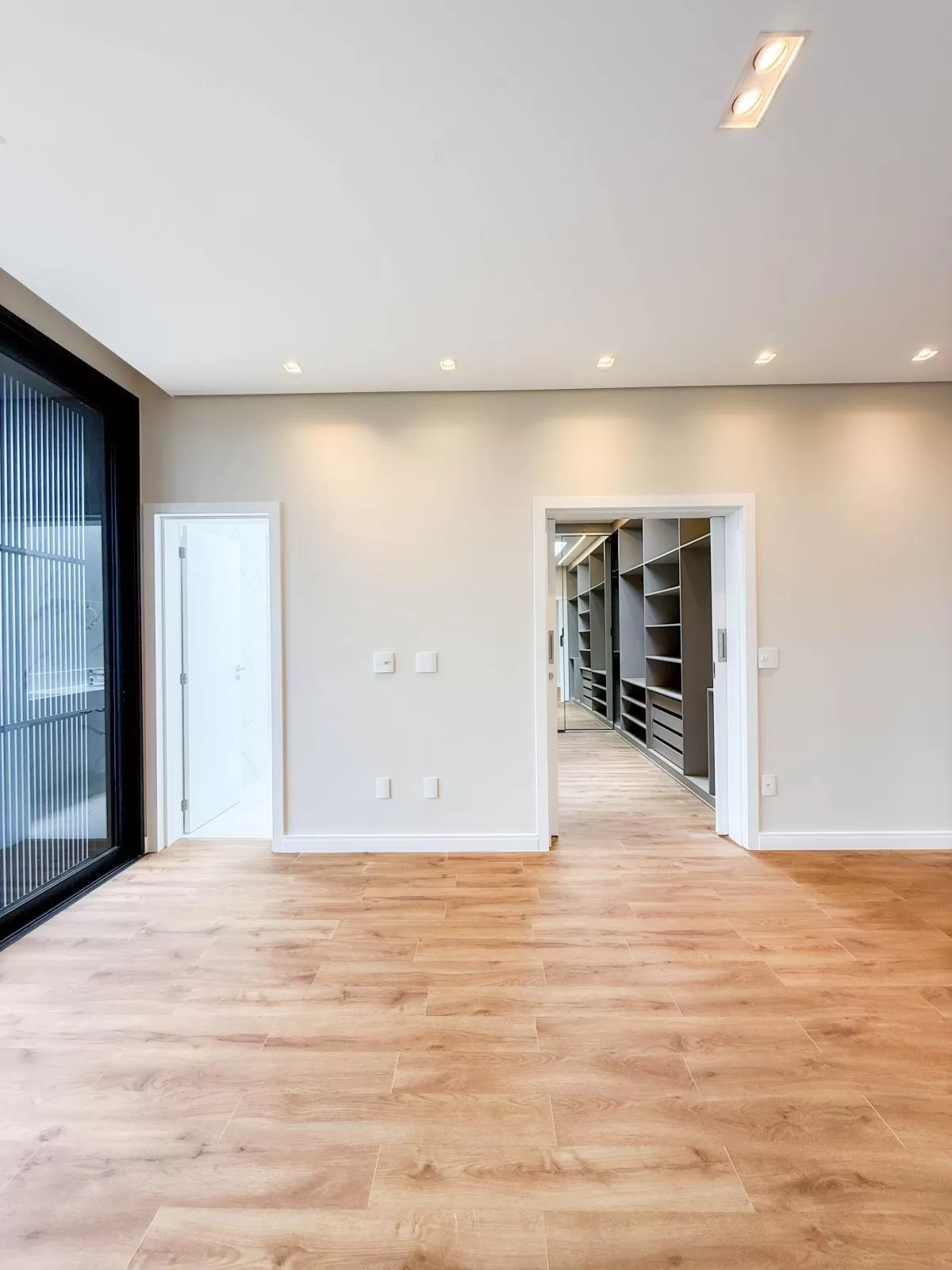 Casa de Alto Padrão à Venda com 5 suítes e área gourmet com piscina, 407m² no Condomínio Alphaville Nova Esplanada em Votorantim/SP