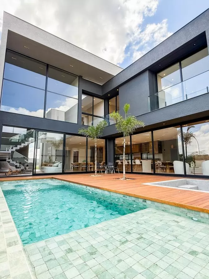 Casa de Alto Padrão à Venda com 5 suítes e área gourmet com piscina, 407m² no Condomínio Alphaville Nova Esplanada em Votorantim/SP