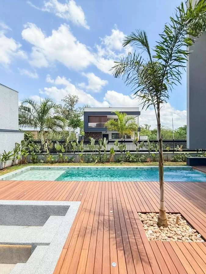 Casa de Alto Padrão à Venda com 5 suítes e área gourmet com piscina, 407m² no Condomínio Alphaville Nova Esplanada em Votorantim/SP