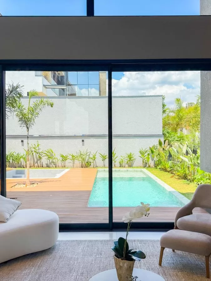 Casa de Alto Padrão à Venda com 5 suítes e área gourmet com piscina, 407m² no Condomínio Alphaville Nova Esplanada em Votorantim/SP
