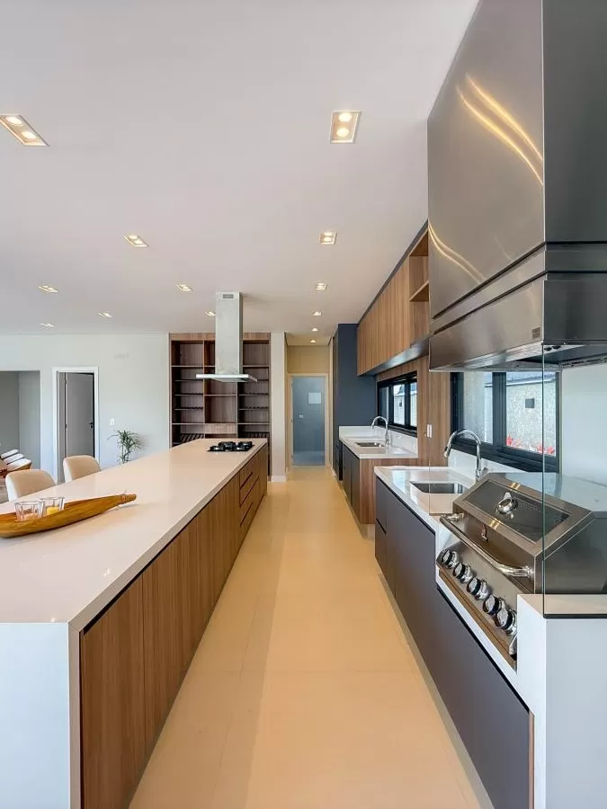 Casa de Alto Padrão à Venda com 5 suítes e área gourmet com piscina, 407m² no Condomínio Alphaville Nova Esplanada em Votorantim/SP