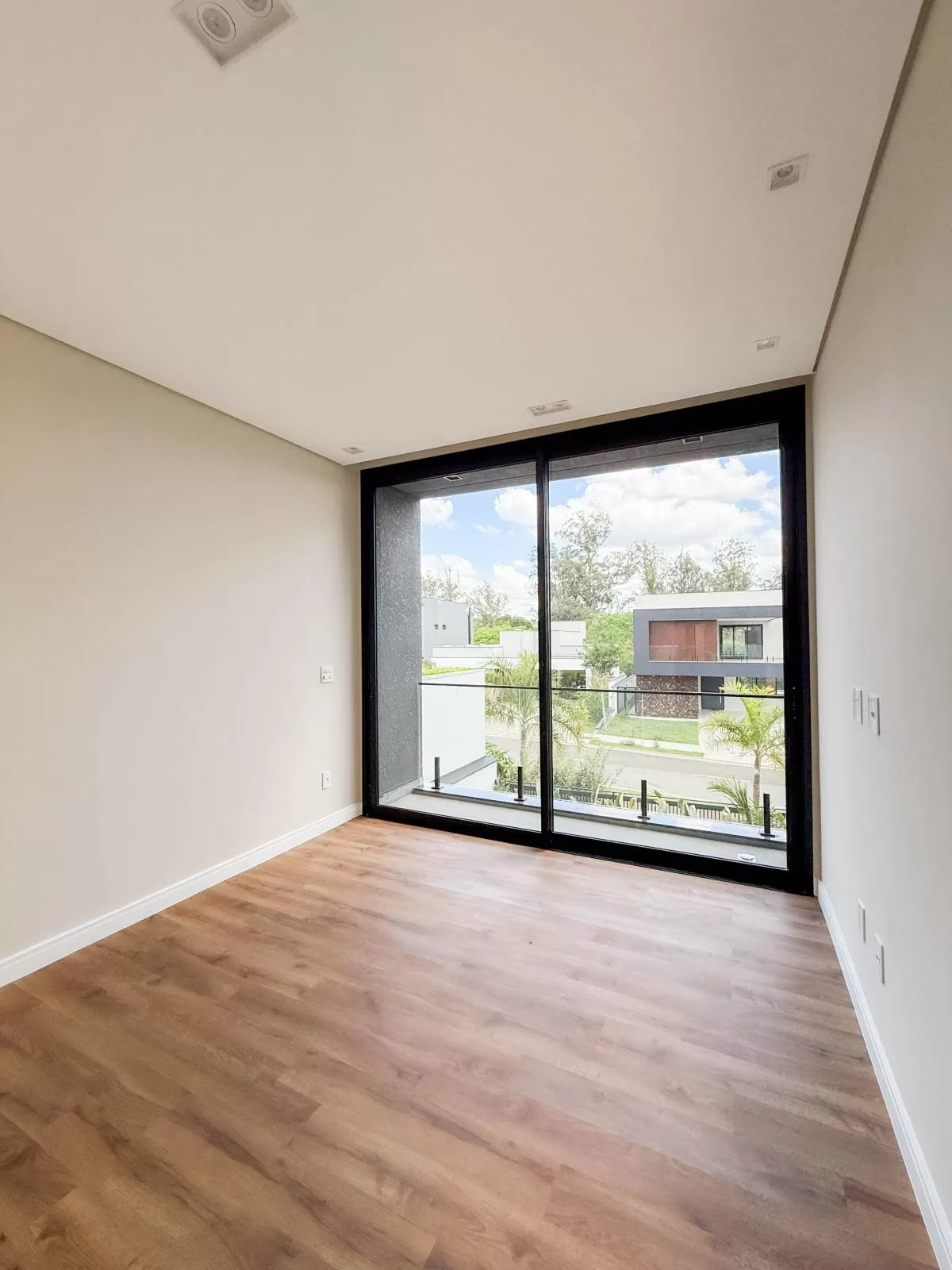 Casa de Alto Padrão à Venda com 5 suítes e área gourmet com piscina, 407m² no Condomínio Alphaville Nova Esplanada em Votorantim/SP