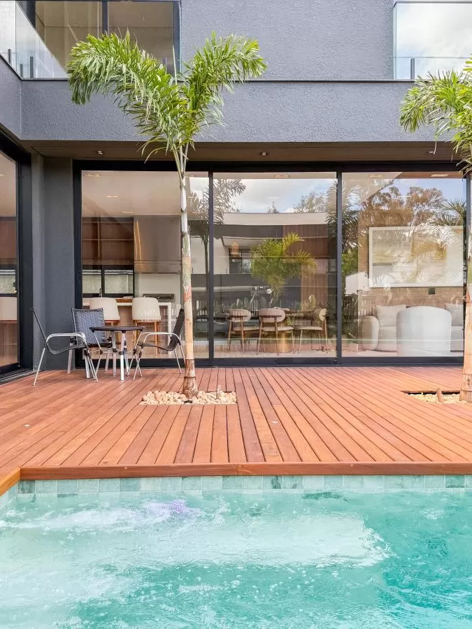 Casa de Alto Padrão à Venda com 5 suítes e área gourmet com piscina, 407m² no Condomínio Alphaville Nova Esplanada em Votorantim/SP